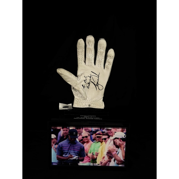 Tiger Woods Autógrafo em Luva de Golfe.