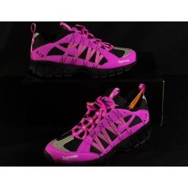 Tênis Supreme x Nike Air Humara ‘17 Fire Pink.