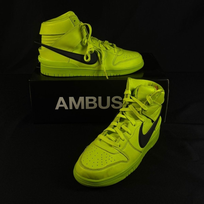 Tênis Ambush x Nike Dunk High “Flash Lime”.