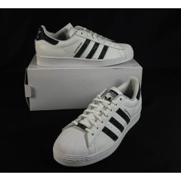 Tênis Swarovski x Adidas Superstar Crystals WB.