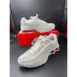 Tênis Neymar Jr x Nike Shox R4 “Platinum”.