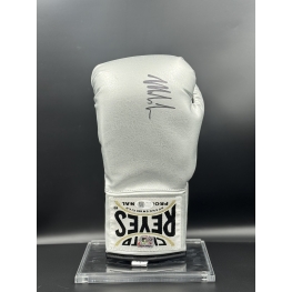 Luva da lendária marca Cleto Reyes - Autografada Por Mike Tyson.