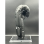 Luva de boxe Fiving assinada por Logan Paul.
