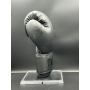 Luva de boxe Fiving assinada por Logan Paul.