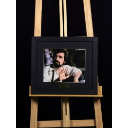 MARTIN SCORSESE AUTÓGRAFO - PÔSTER EMOLDURADO "IN ACTION".