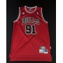 Camiseta de Basquetebol da Lendária equipe Chicago Bulls, autografada por Dennis Rodman.