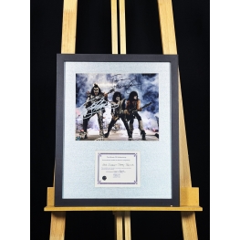 GENE SIMMONS E TOMMY THAYER AUTÓGRAFOS - FOTO EMOLDURADA "KISS ROCKING!"