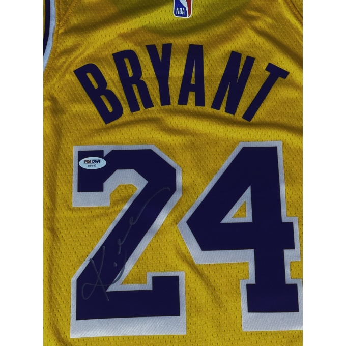 Camiseta de Basquetebol da Lendária equipe do Lakers, autografada por Kobe Bryant.