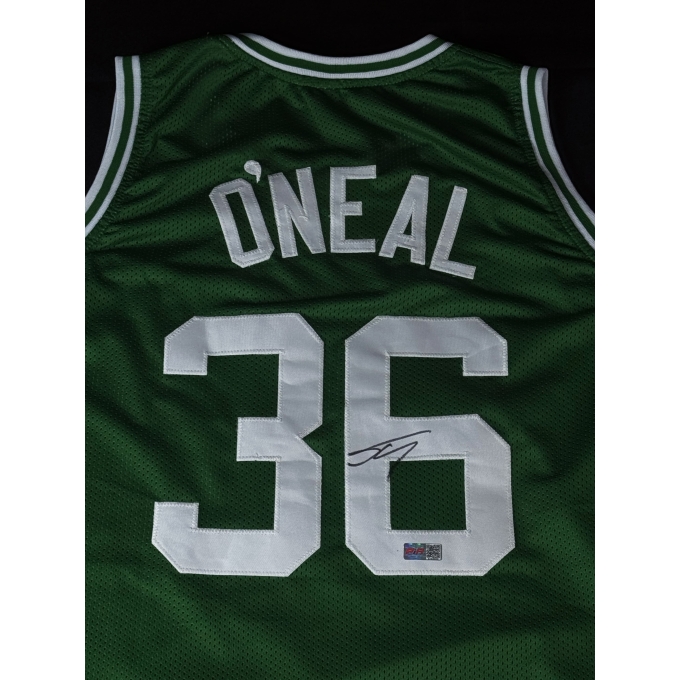 Camiseta de Basquetebol da Lendária equipe do Celtics, autografada por Shaquille O'Neal.