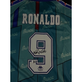 Camiseta do Barcelona autografada por Ronaldo Nazário, "O Fenômeno".