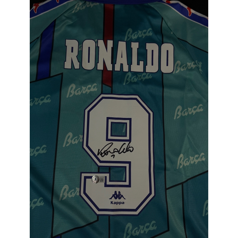 Camiseta do Barcelona autografada por Ronaldo Nazário, "O Fenômeno".