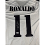 Camiseta do Barcelona autografada por Ronaldo Nazário, "O Fenômeno".