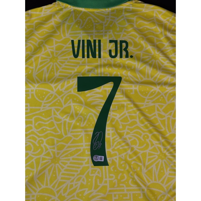 Camiseta Amarela da Seleção Brasileira autografada por Vini Júnior.