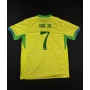 Camiseta Amarela da Seleção Brasileira autografada por Vini Júnior.