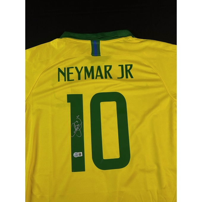 Camiseta Amarela da Seleção Brasileira autografada por Neymar Júnior.
