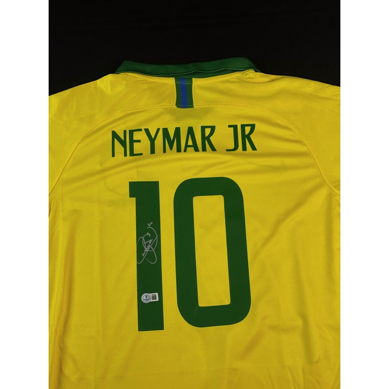 Camiseta Amarela da Seleção Brasileira autografada por Neymar Júnior.