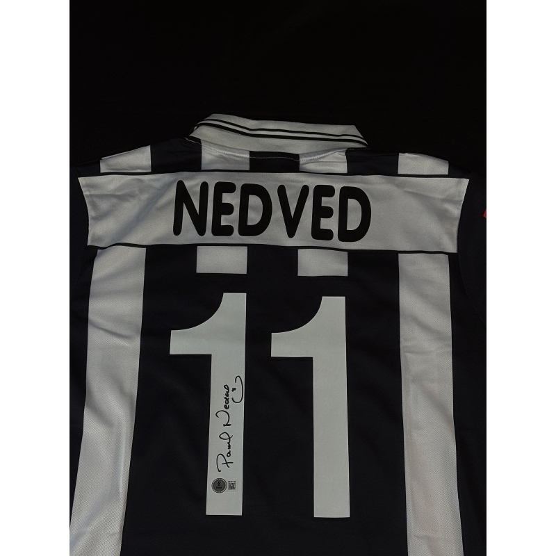 Camiseta do Juventus autografada por Nedvěd.