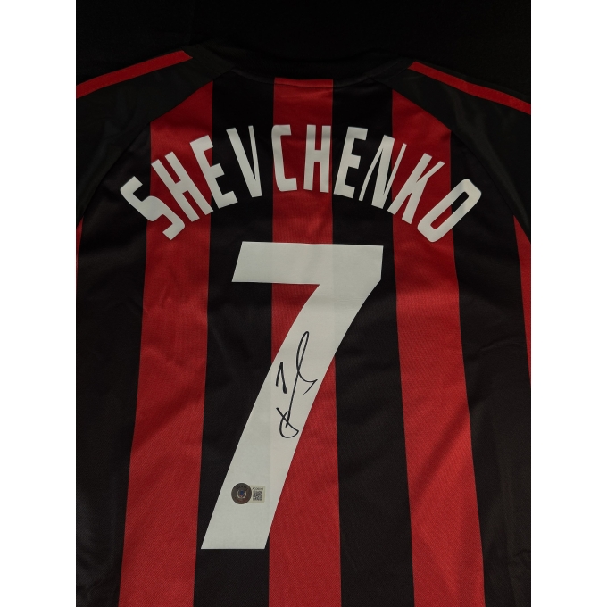 Camiseta autografada por Shevchenko.
