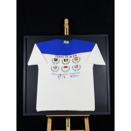 AYRTON SENNA AUTÓGRAFO DATADO "RIO 88" – CAMISETA FIRST PLACES FORMULA ONE WORLD CHAMPIONSHIP