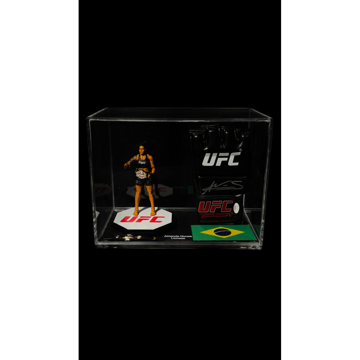 AMANDA NUNES AUTÓGRAFO – LUVA UFC COM FIGURA COLECIONÁVEL