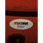 Bola de Basquetebol autografada por Lebron James.