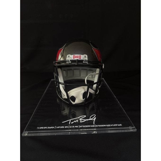 Capacete autografado por Tom Brady