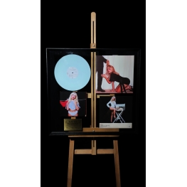 SABRINA CARPENTER — QUADRO "MAN'S BEST FRIEND"  FOTOGRAFIA AUTOGRAFADA