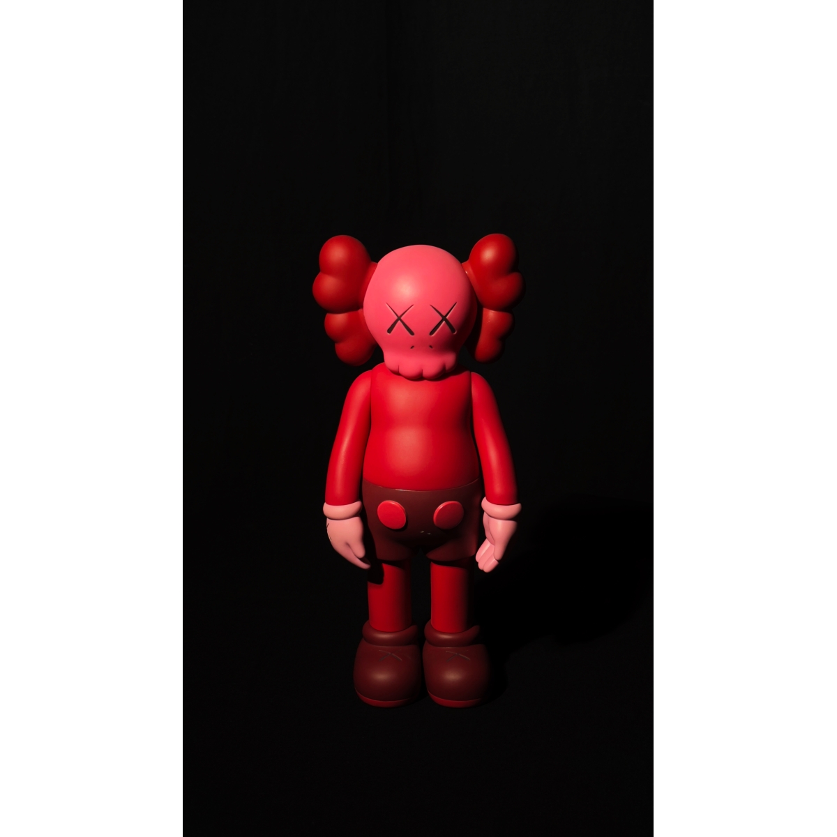 KAWS COMPANION – FIGURA COLECIONÁVEL RED