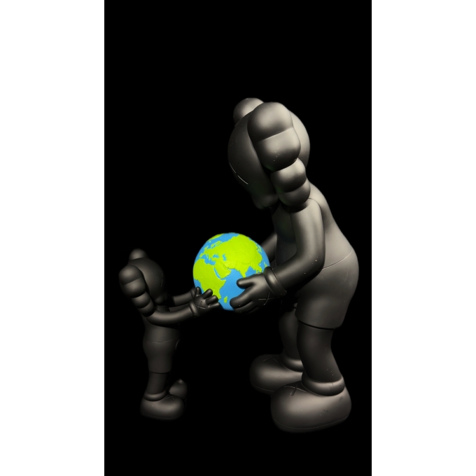 KAWS THE PROMISE – FIGURA COLECIONÁVEL BLACK