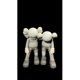 KAWS ALONG THE WAY – FIGURA COLECIONÁVEL GREY