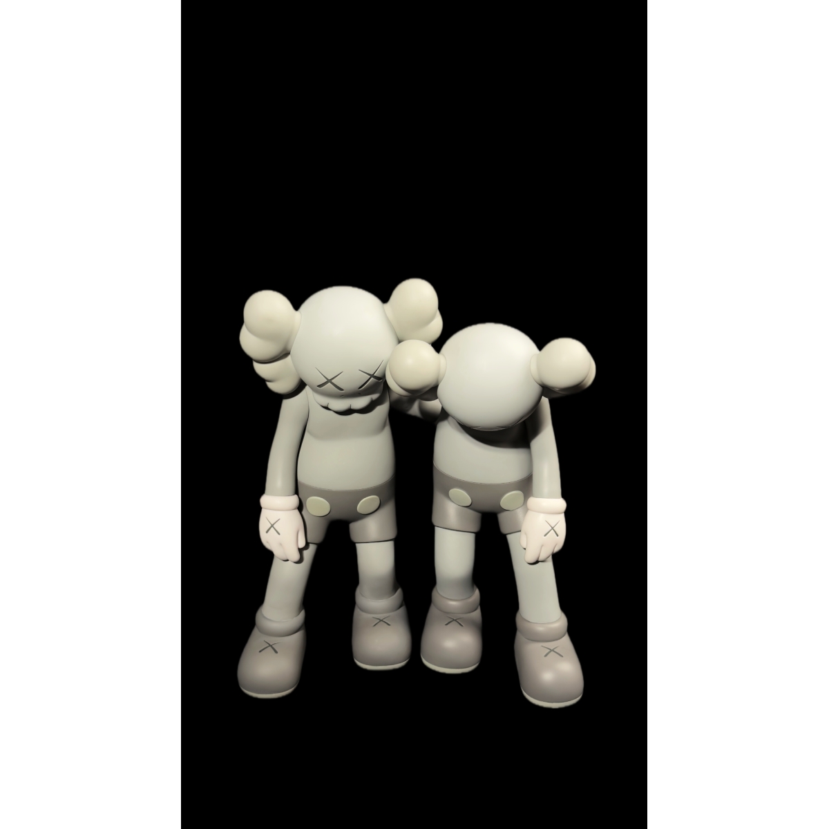 KAWS ALONG THE WAY – FIGURA COLECIONÁVEL GREY