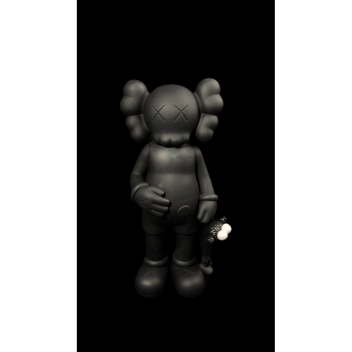 KAWS FAMILY BLACK – FIGURA COLECIONÁVEL