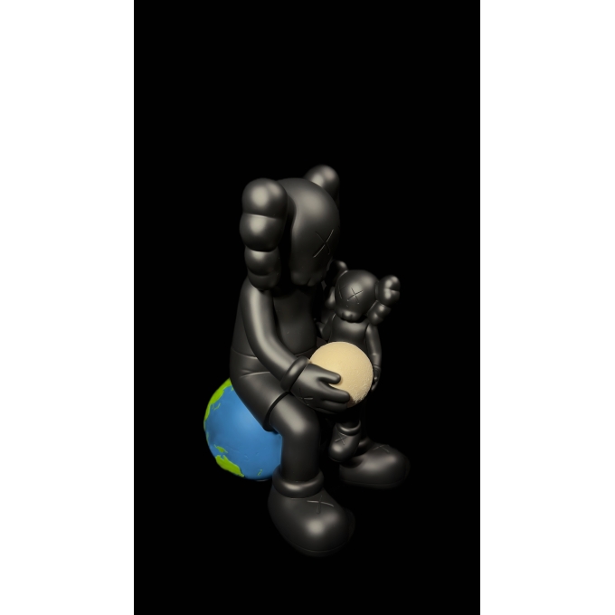 KAWS HOLIDAY THAILAND BLACK – FIGURA COLECIONÁVEL