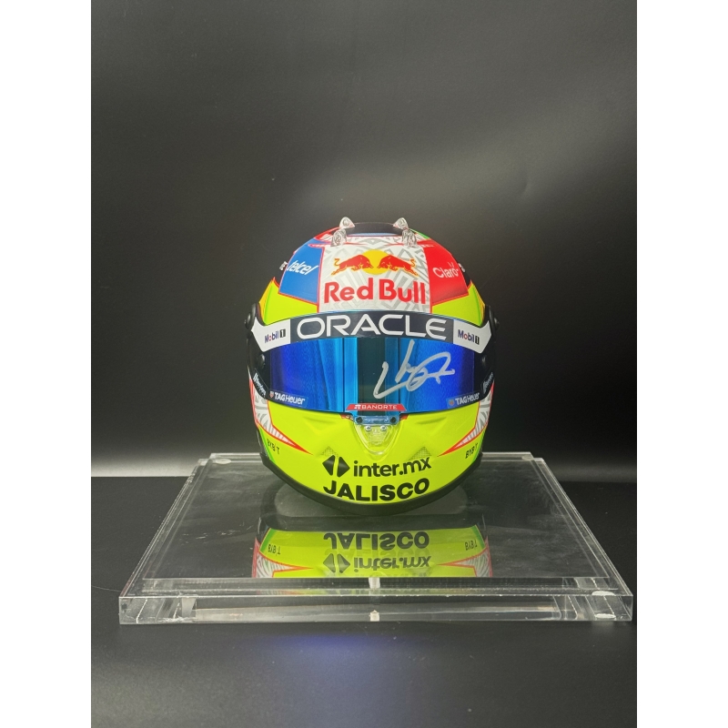 Mini capacete 1/2 autografado por Sergio Pérez.