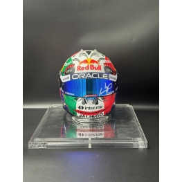 Mini capacete 1/2 autografado por Sergio Pérez.