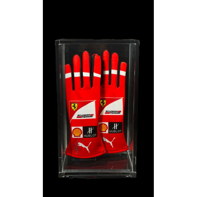 SEBASTIAN VETTEL AUTÓGRAFO – PAR DE LUVAS SCUDERIA FERRARI