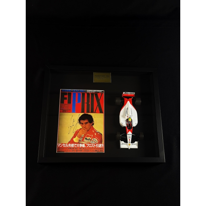Revista F1 PRIX emoldurada e autografada por Ayrton Senna.