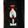 Revista F1 PRIX emoldurada e autografada por Ayrton Senna.