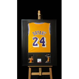 KOBE BRYANT AUTÓGRAFO – QUADRO JERSEY LOS ANGELES LAKERS Nº 24