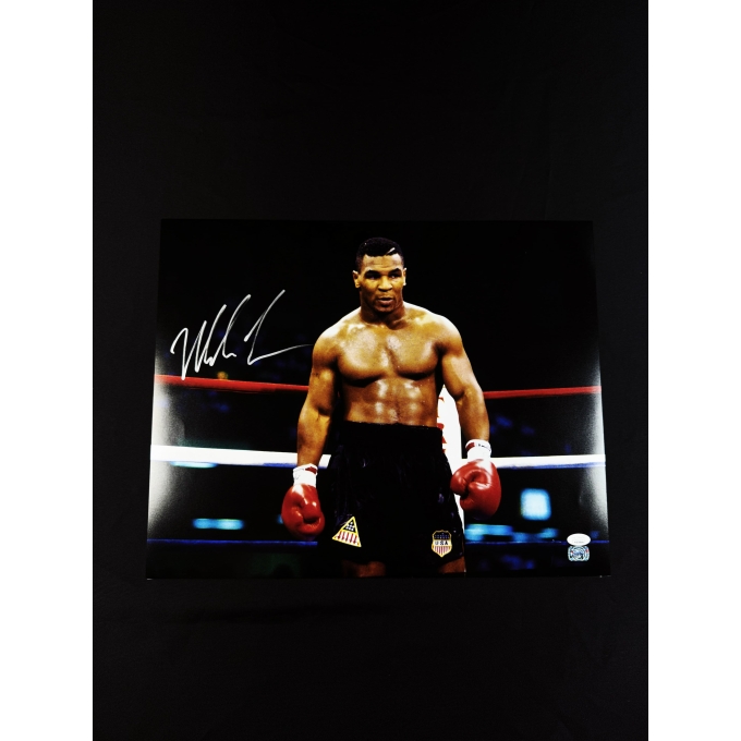 Mike Tyson Autógrafo em Pôster "no ringue".
