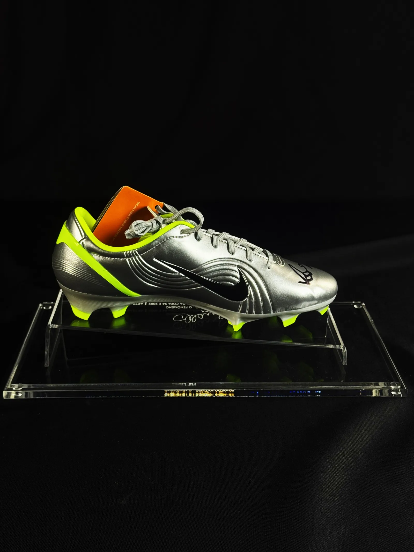Ronaldo Nazário, "O Fenômeno" autógrafo – chuteira Nike, Ronaldo Fenômeno