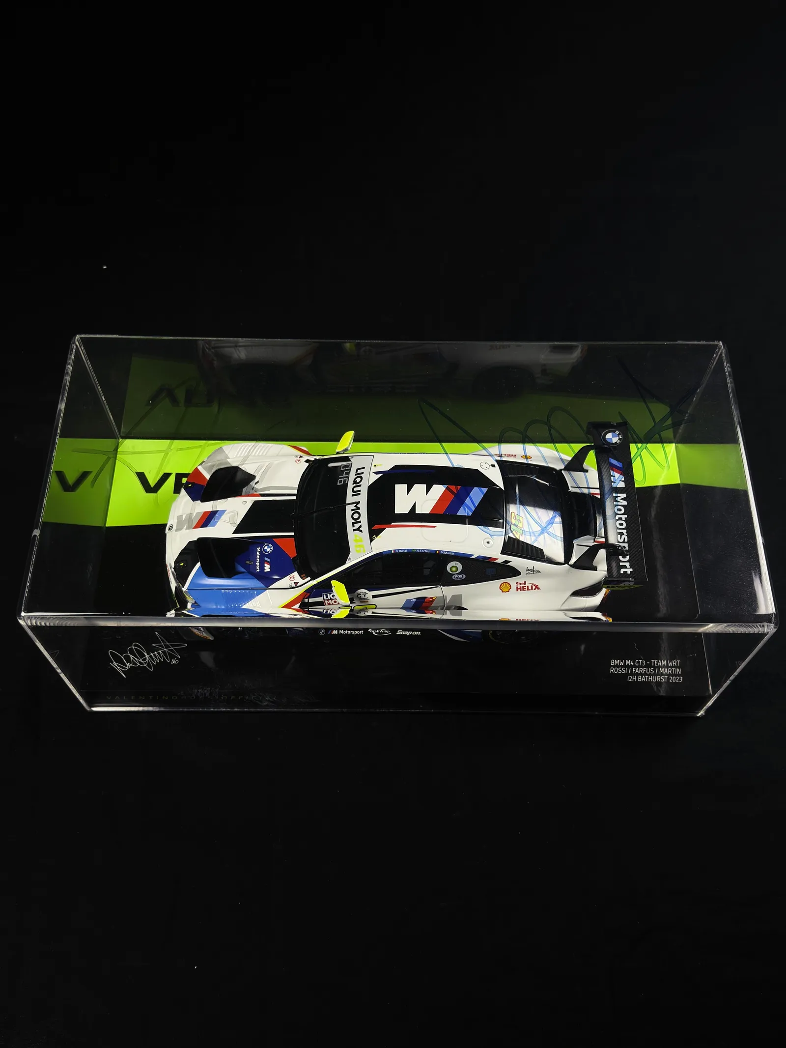 Valentino Rossi / Augusto Farfus autógrafos – Case de acrílico BMW M4 GT3 46, Valentino Rossi e Augusto Farfus