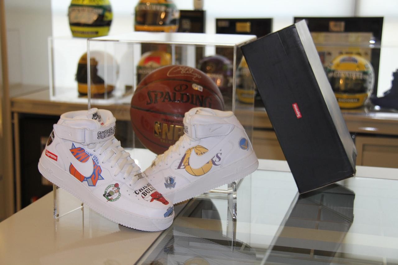Tênis Supreme x NBA x Air Force 1 Mid White, Supreme x NBA x Nike