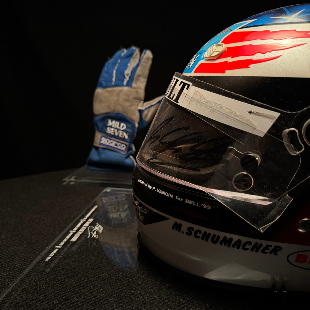 Capacete Bell autografado + luvas Sparco usadas no GP do Brasil – Michael Schumacher, Michael Schumacher
