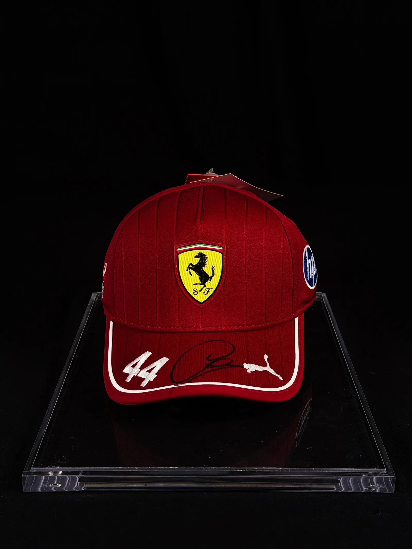 Lewis Hamilton autógrafo – boné Ferrari, Lewis Hamilton