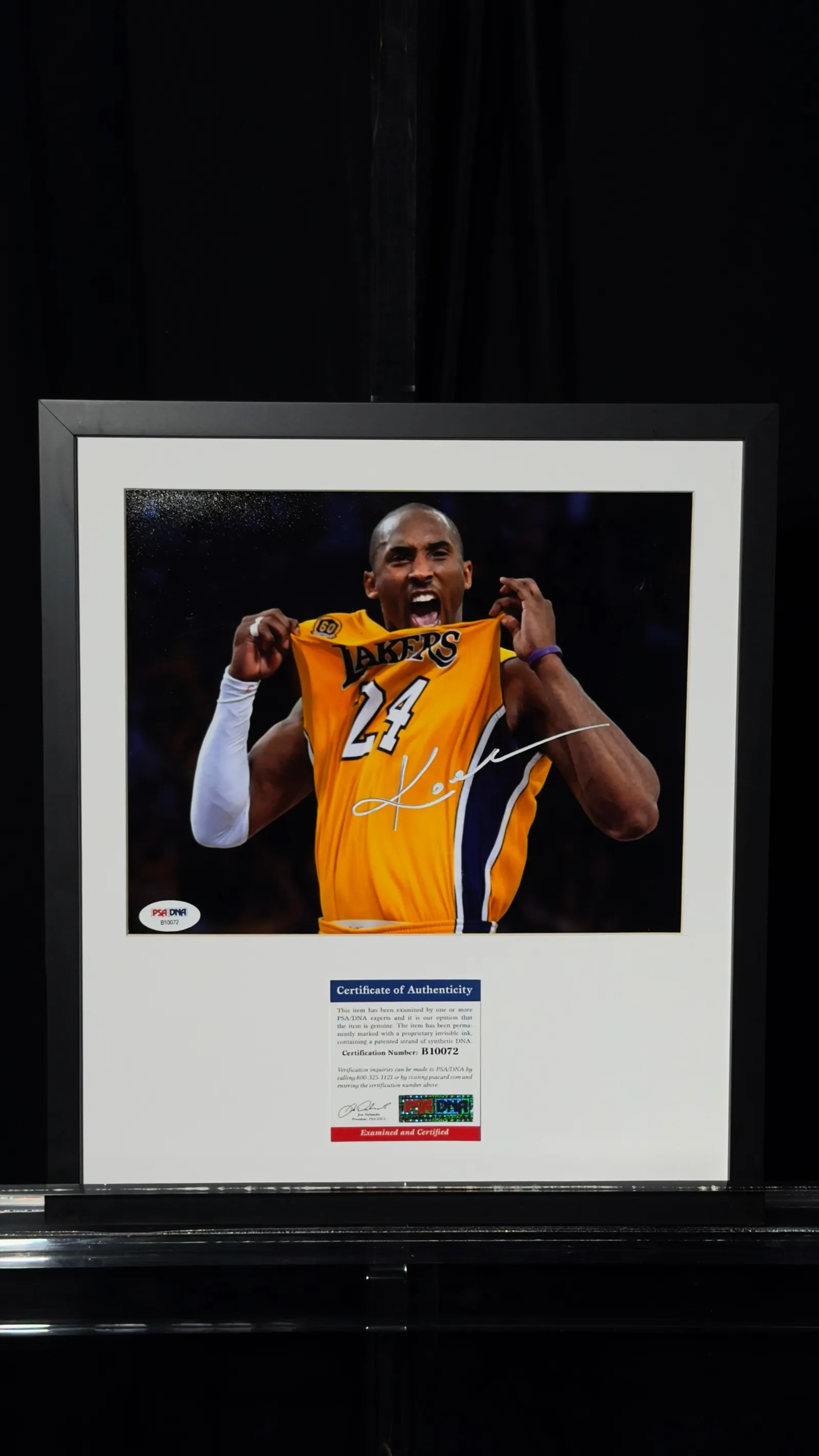 Kobe Bryant autógrafo – foto Los Angeles Lakers, Kobe Bryant