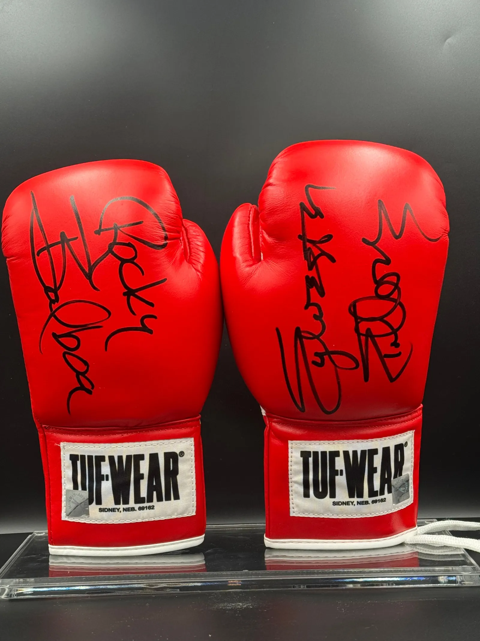 Sylvester Stallone / Rocky Balboa – luva da lendária marca Tuf Wear autografada, Sylvester Stallone