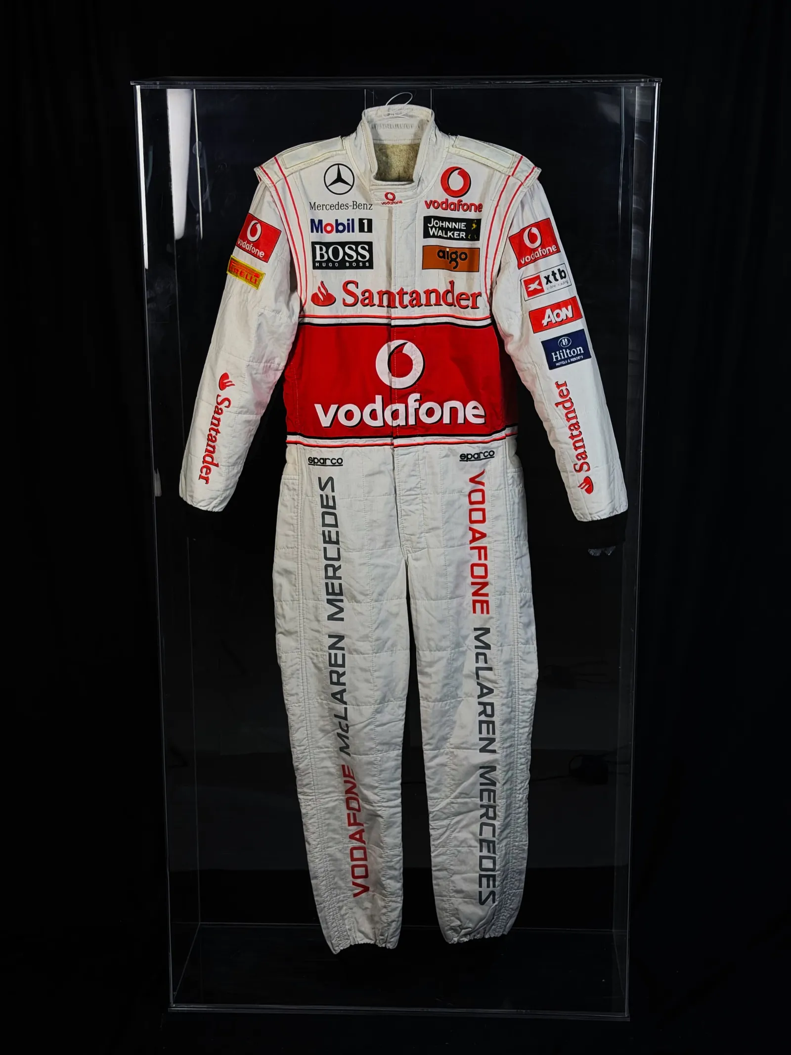 Macacão F1 – Sparco Vodafone McLaren Mercedes utilizado por Lewis Hamilton, Lewis Hamilton