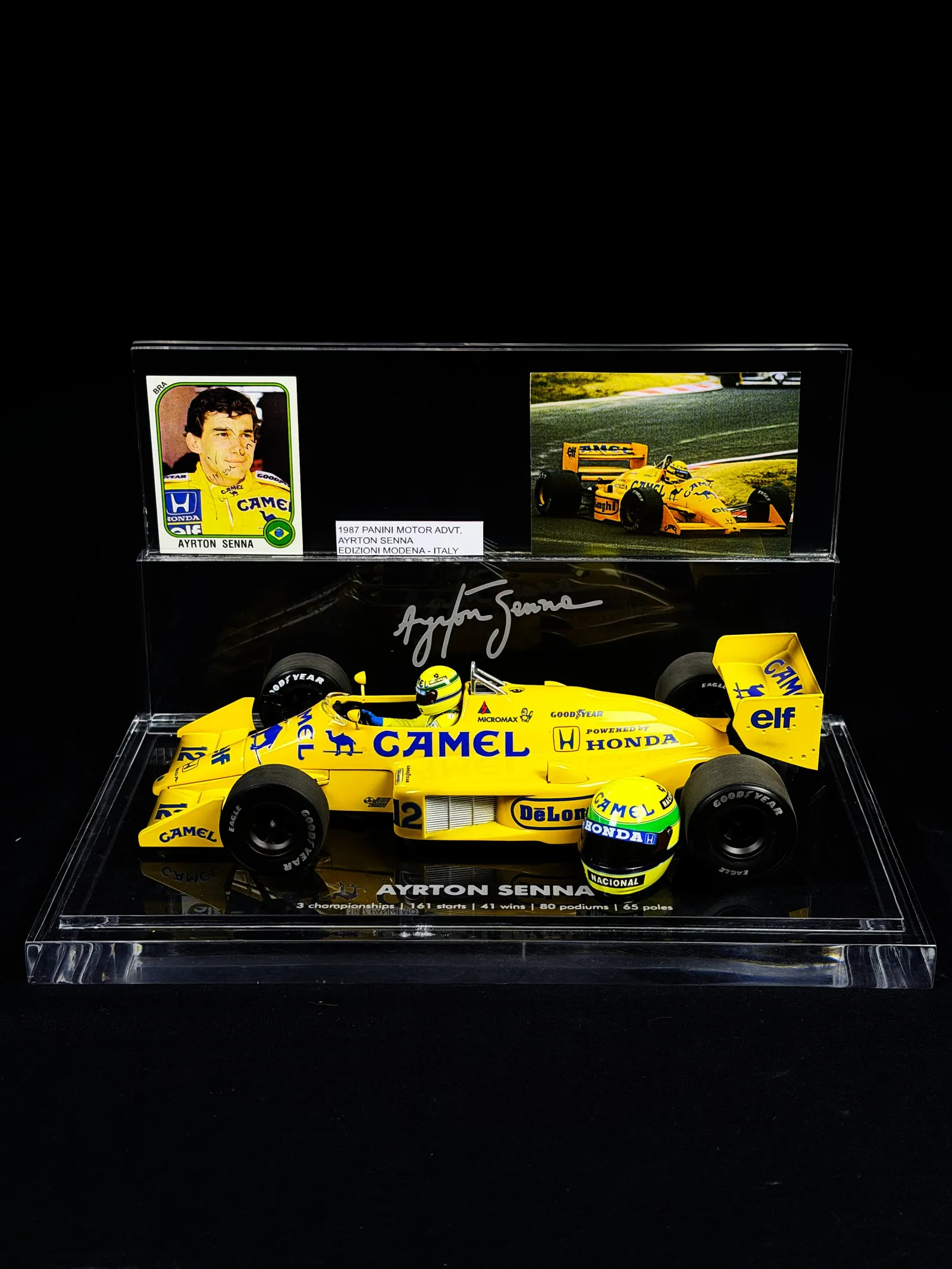 Ayrton Senna autógrafo – sticker Panini 1987 + miniatura Lotus Camel, Ayrton Senna