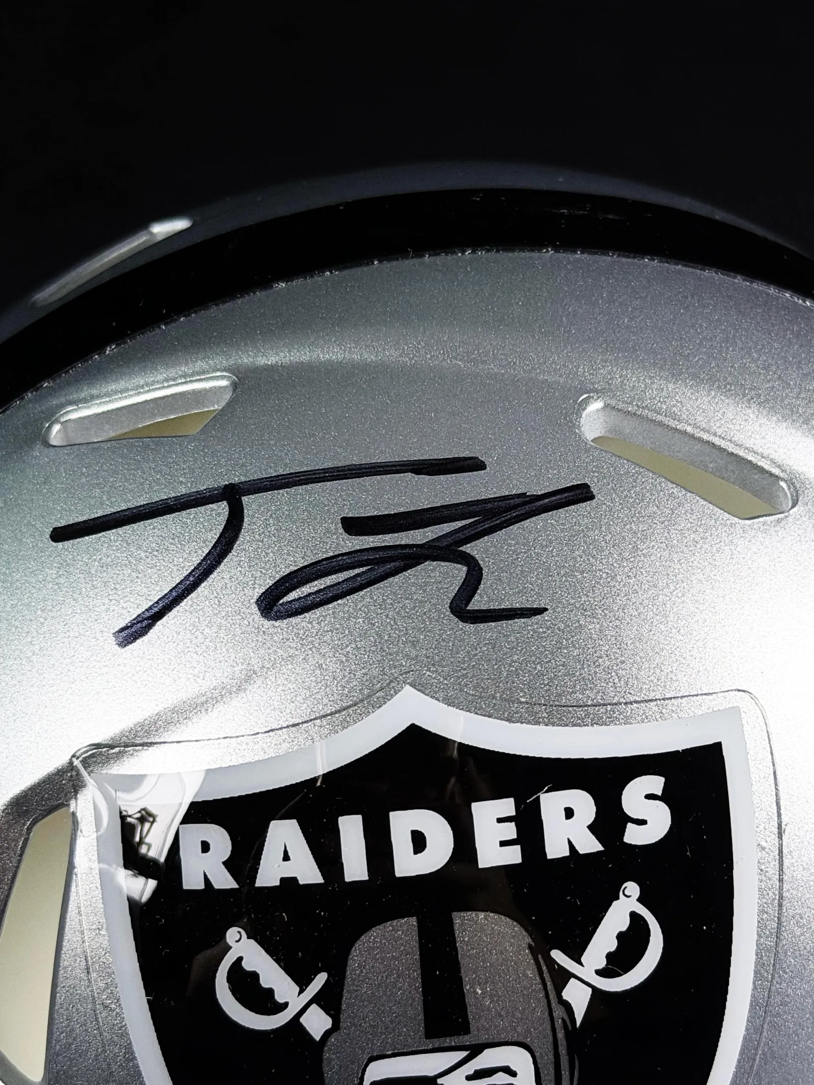 Justin Tucker autógrafo – mini helmet do Las Vegas Raiders, Justin Tucker